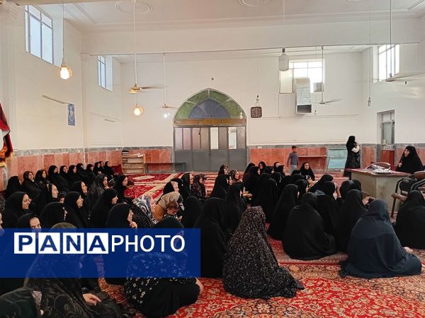  کارگاه مهارت های زندگی ویژه دختران جوان در خلیل آباد