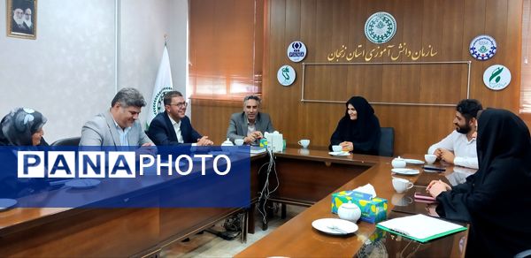 مدیر آموزش و پرورش ناحیه 2 زنجان با حضور در سازمان دانش‌آموزی روز خبرنگار را گرامی داشت