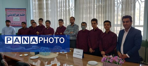 اولین نشست شورای دانش‌آموزی دبیرستان نمونه آیت الله خامنه‌ای کاشمر 