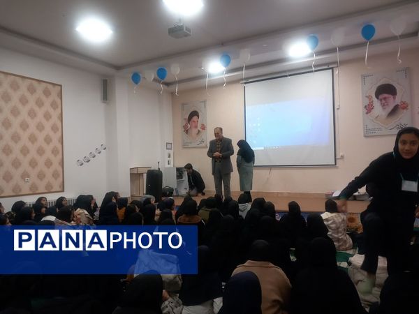 مراسم اکران فیلم در دبیرستان فرهنگ مرحوم فخرایی