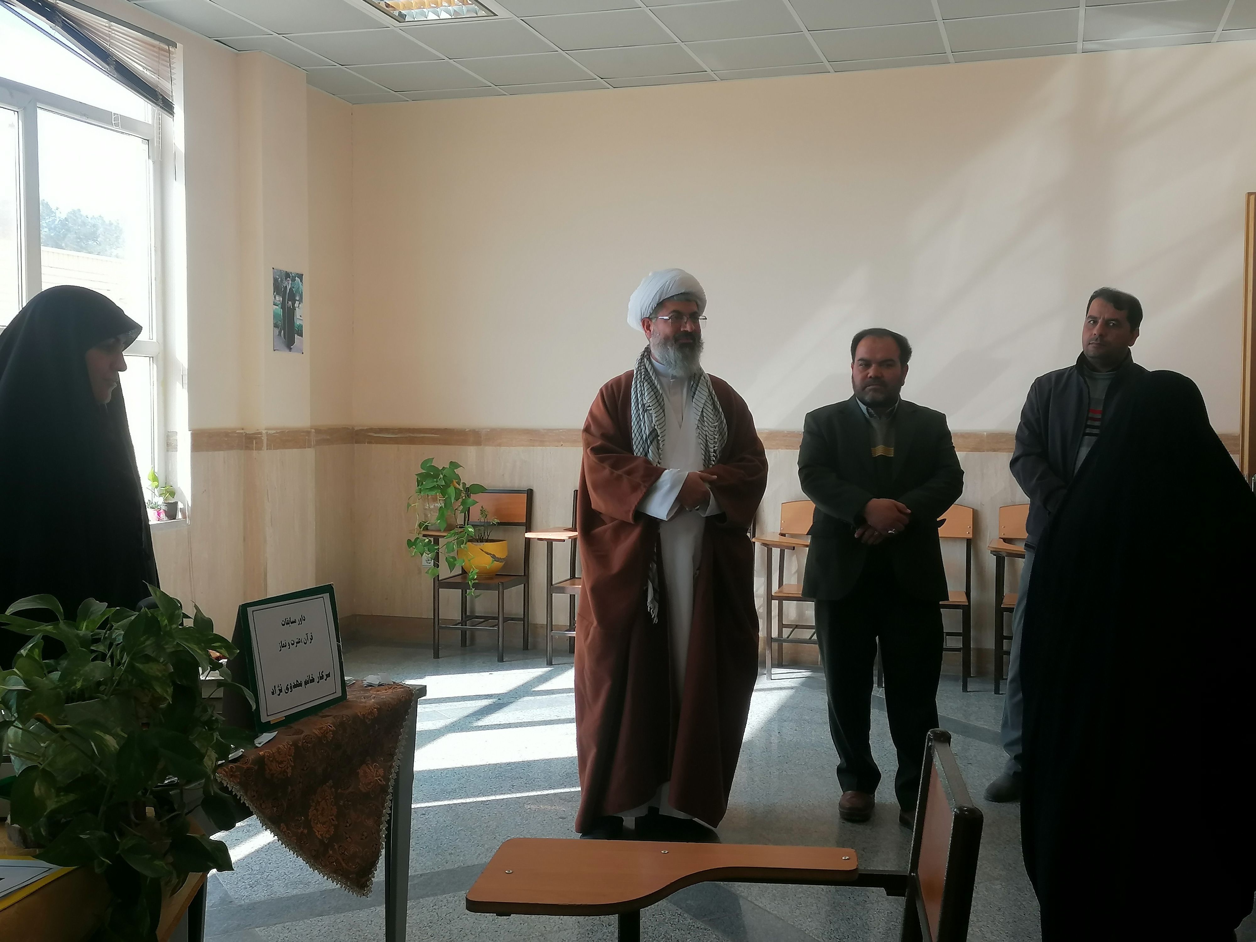 بازدید امام جمعه کاشمر از مسابقات قرآن، عترت و نماز ویژه دختران شهرستان کاشمر 