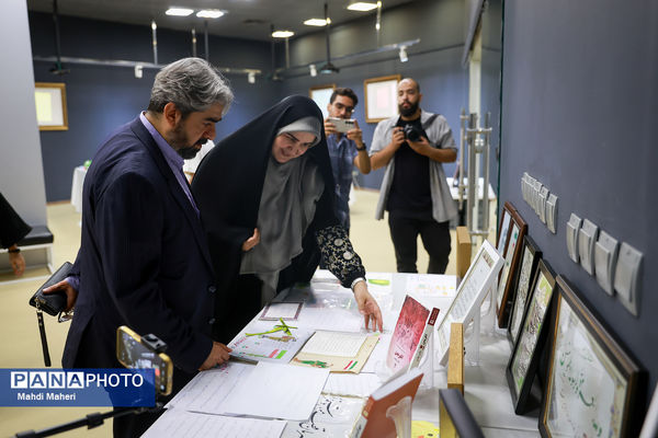 بازدید مدیرعامل خبرگزاری پانا از نمایشگاه «دست‌مریزاد»