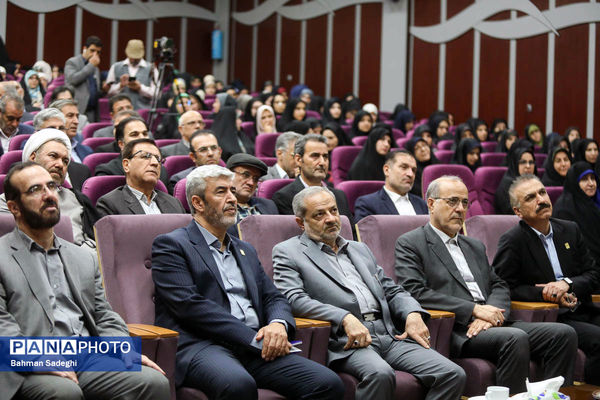 مراسم گرامیداشت روز معلم و تجلیل از اساتید نمونه دانشگاه فرهنگیان
