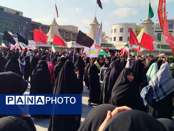 خروش ۱۳ آبان در مشهد؛ دانش‌آموزان، نماد ایستادگی