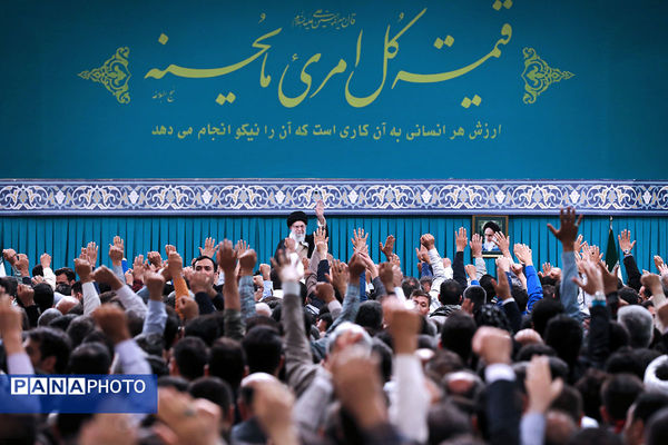 دیدار هزاران نفر از کارگران سراسر کشور با رهبر انقلاب