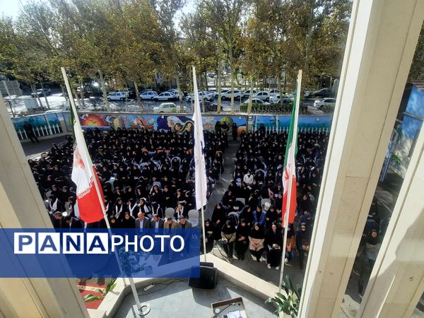 مراسم باشکوه زنگ ایثار و مقاومت در دبیرستان مصلی نژاد حضرت ام البنین