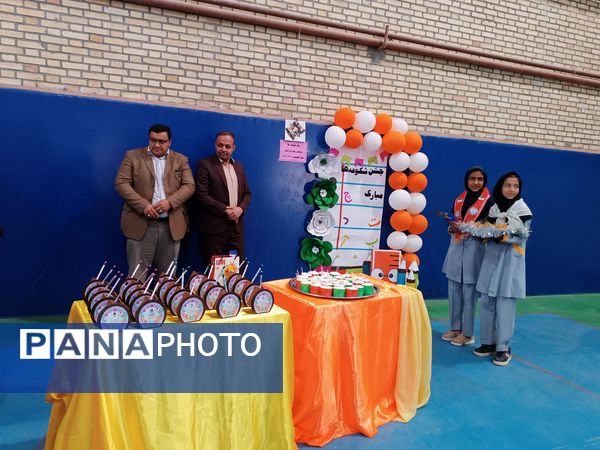 جشن شکوفه‌ها در دبستان زهره براتیان