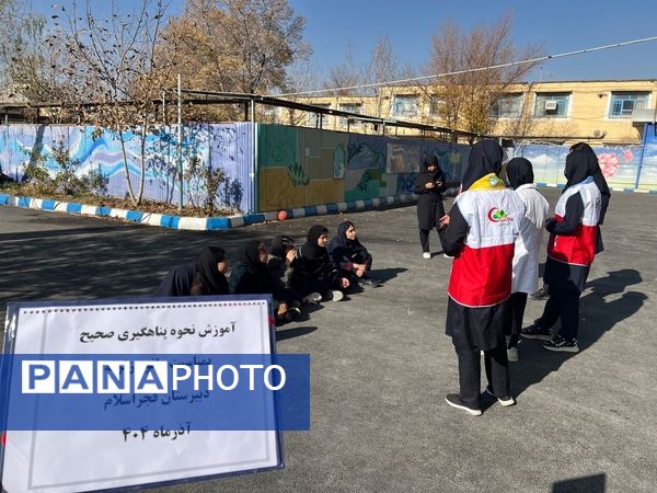  مانور زلزله در مدرسه فجر اسلام 