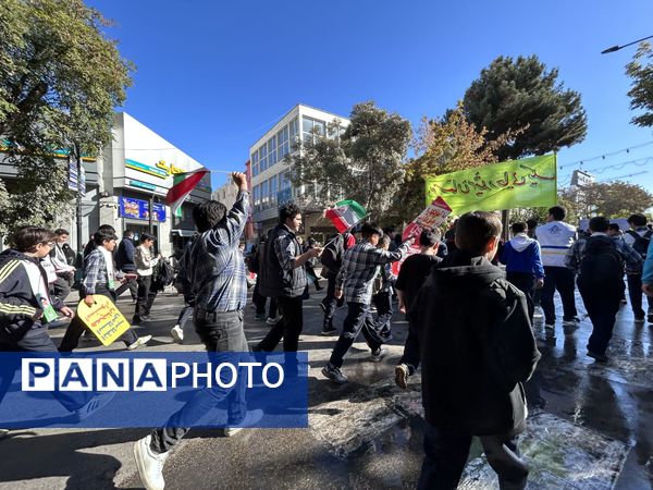 راهپیمایی ۱۳ آبان مدرسه شهید رجایی یک بجنورد