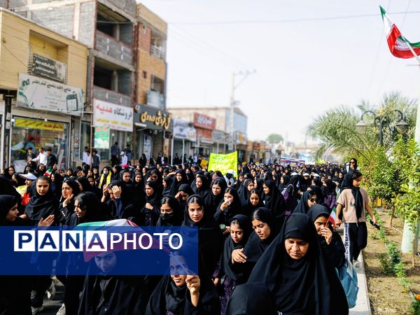 بیداری در گام‌های نوجوانان عنبرآباد؛ حضور حماسی در روز دانش‌آموز