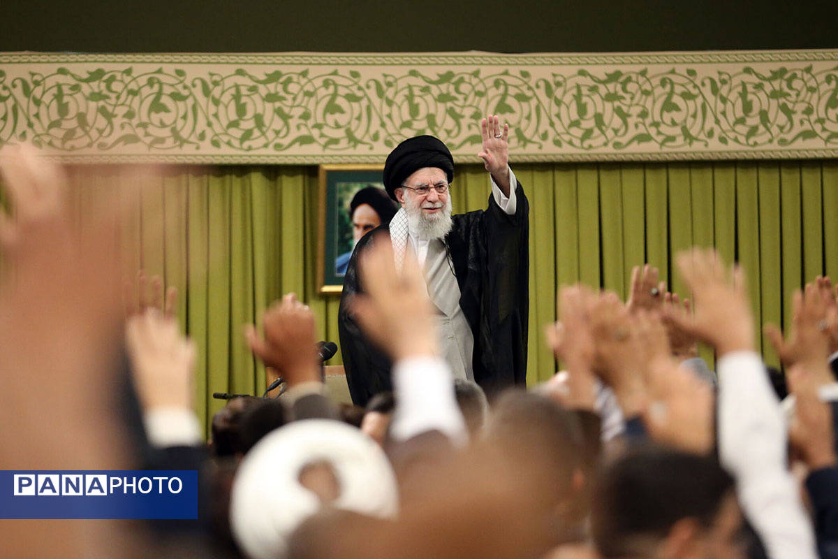 دیدار جمعی از معلمان با رهبر معظم انقلاب