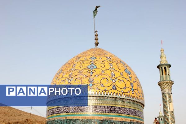 آیین مذهبی تعویض پرچم گنبد حرم مطهر حضرت سلطانعلی ابن امام محمد باقر(ع)