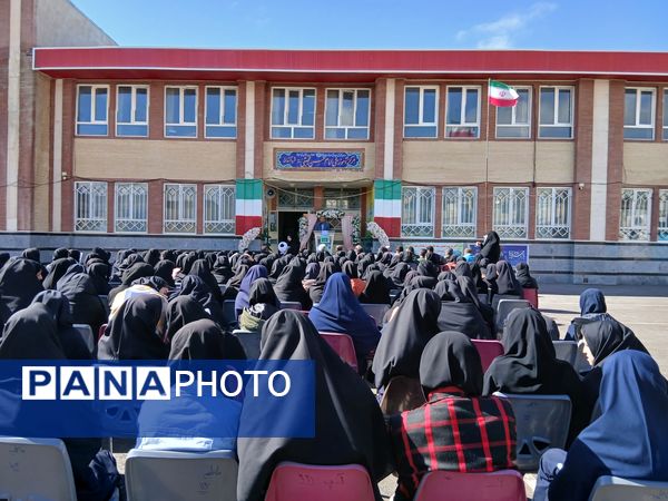 آغاز سال تحصیلی با گرامیداشت یاد و خاطره شهیدان در مدرسه فاطمیه شهرستان چاراویماق 