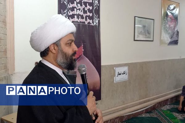 برپایی نماز جماعت مدارس کهریزک با حضور امام جمعه منطقه 