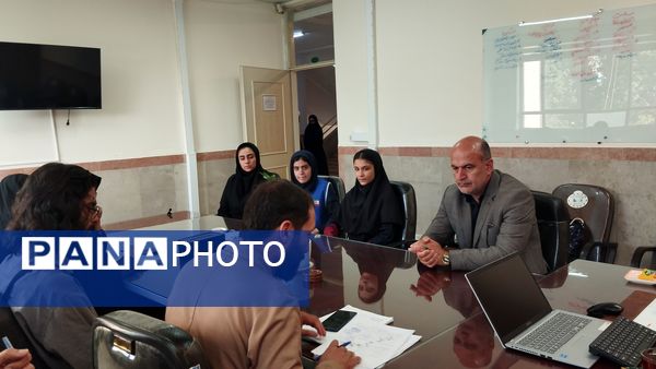 جلسه همکاری کمیته امداد و شورای دانش‌آموزی در آموزش و پرورش ناحیه ۲ کرج و شهرستان فردیس 