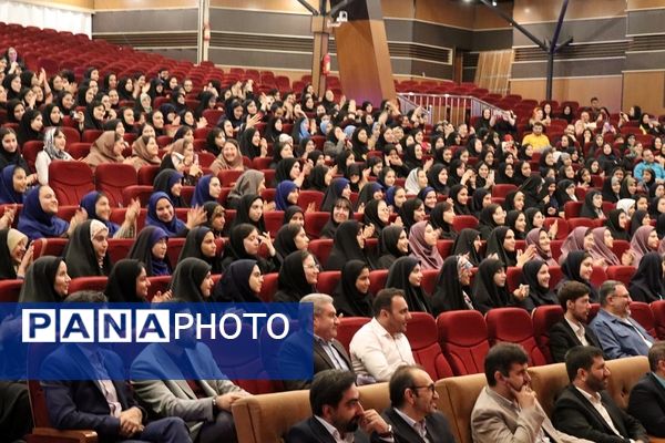 آیین تجلیل از دختران منتخب جشنواره‌ها و مسابقات دانش‌آموزی شهرستان‌های استان تهران