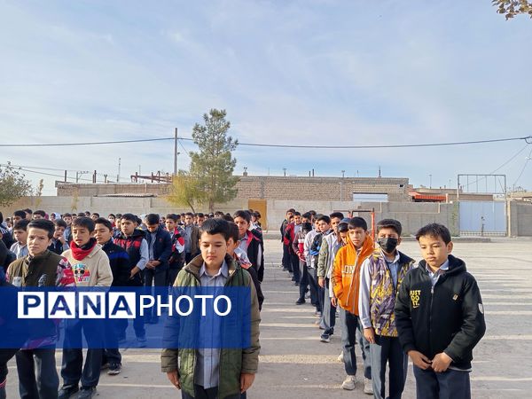 مراسم صبحگاهی در مدرسه پسرانه برادران ابراهیمی نیا