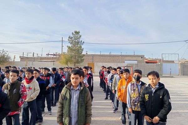 مراسم صبحگاهی در مدرسه پسرانه برادران ابراهیمی نیا