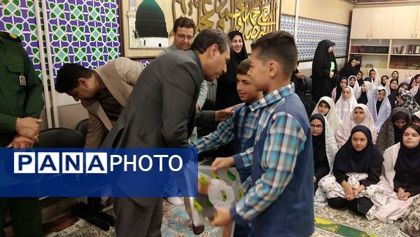 آیین نواخته شدن زنگ نماز در دبیرستان نجمه