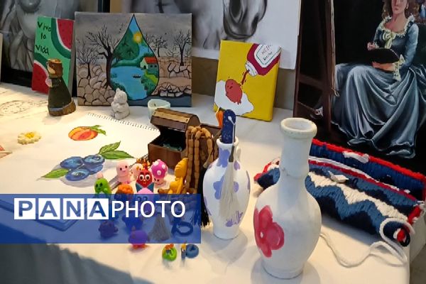 نمایشگاه صنایع و هنرهای دستی، تجسمی دانش‌آموزان در مدرسه دخترانه اندیشه یک اردبیل