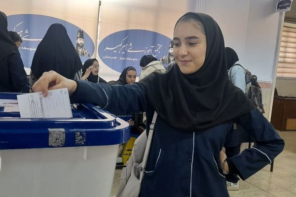 تجلی شور انتخاباتی در مدرسه امیرکبیر