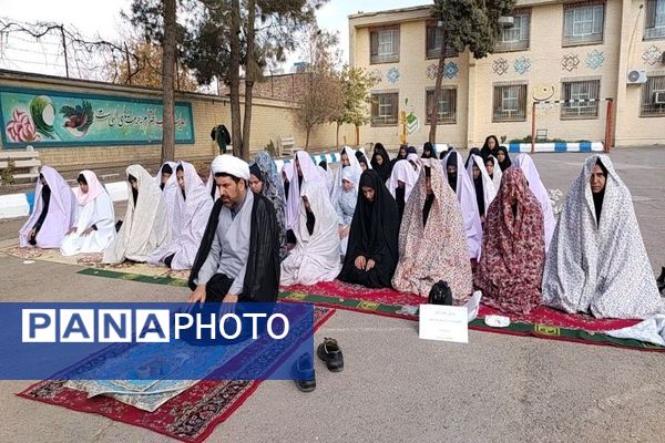 اقامه نماز باران در دبیرستان شهید مجید دهنوی نیشابور 