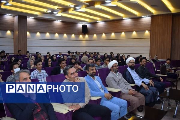 جشن تکلیف 86 دانش‌آموز دبیرستان علوی بهاباد