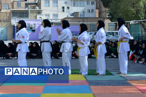 از حرکات رزمی دانش‌آموزان تا طناب‌کشی معلمان، المپیاد ورزشی مدرسه حکمت بهارستان‌دو