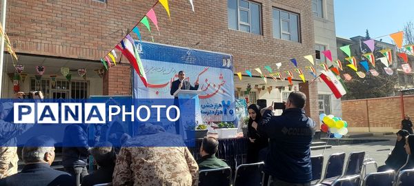 جشن انقلاب در دبستان ولی‌زاده ناحیه چهار کرج 