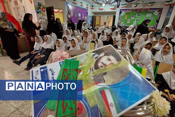 مزین کردن کلاس مدارس به نام شهدا با حضور مدیر آموزش و پرورش ناحیه دو شهرری 