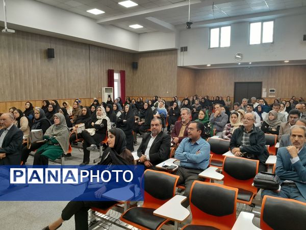 مجمع عمومی انجمن اولیا و مربیان دبیرستان مصلی نژاد حضرت زهرا(س)