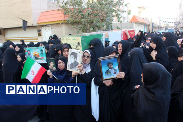 جلوه‌هایی از حضور نوجوانان در مراسم تشییع و خاکسپاری شهدای گمنام