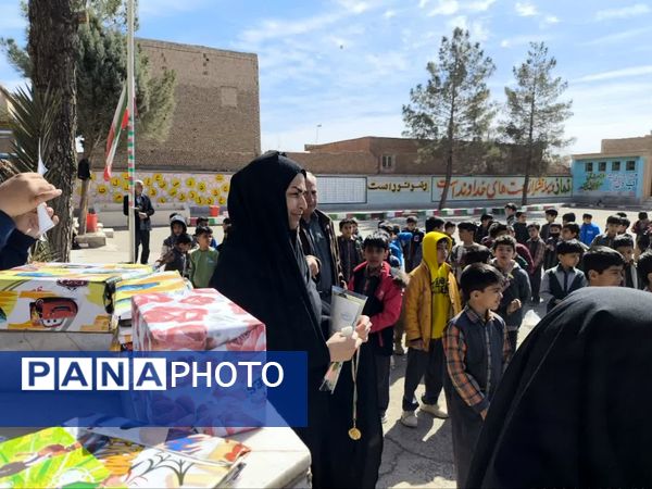 برگزاری مراسم تقدیر واهدای جایزه به دانش آموزان دبستان شهید پسندیده فدافن