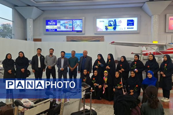 استقبال از زائران حرم امام رئوف در فرودگاه شیراز