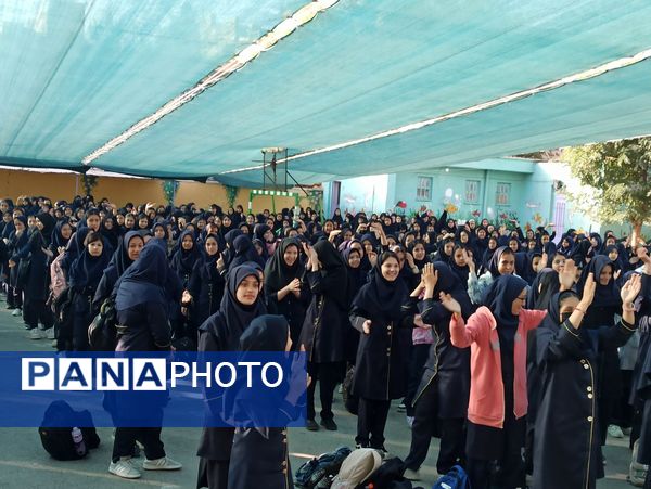 جشن عاطفه ها در دبیرستان دلیری ناحیه دو 