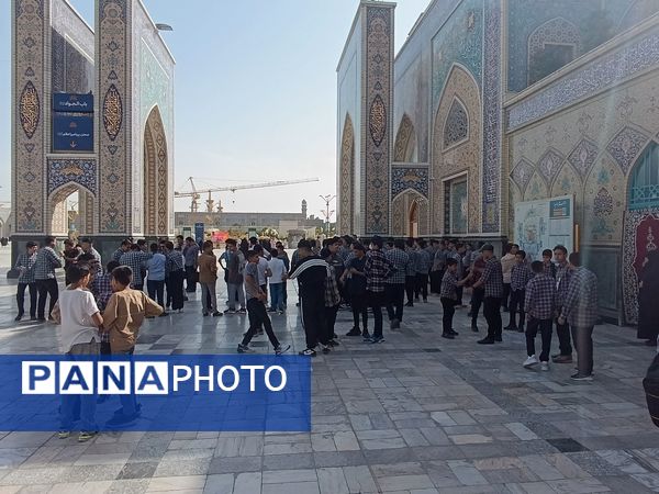 اجتماع 5 هزار نفری نوجوانان دانش آموز در حرم مطهر رضوی 