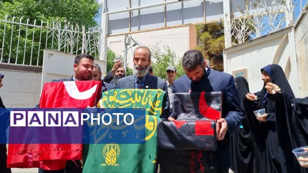 پرچم گردانی حرم مطهر امام رضا (ع) در دبیرستان دخترانه خدیجه کبری (س) ناحیه۴ اصفهان