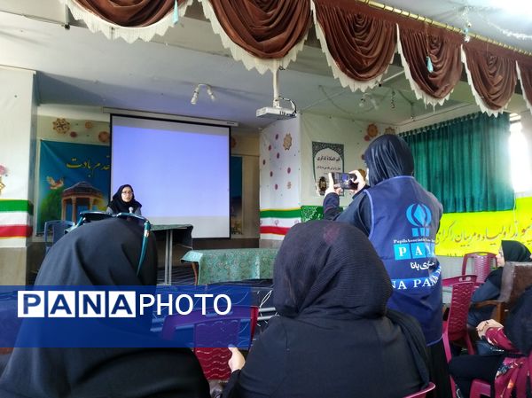 انتخابات انجمن اولیا و مربیان در دبیرستان دخترانه گراشی ناحیه۳