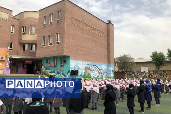 بیست و ششمین سالروز تاسیس سازمان دانش‌آموزی در دبستان طواف و معماریان ناحیه دو شهرری 