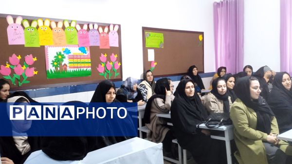 جلسه انجمن اولیا و ارائه کارنامه های هشدار به والدین در مدرسه شهید نجفی فدافن