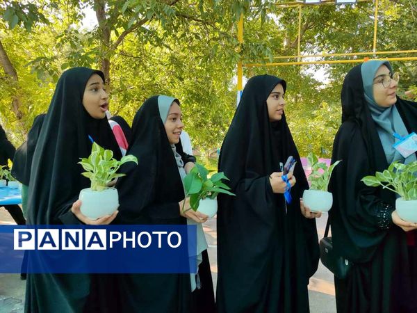 اردوی مادر دختری دانش‌آموزان ناحیه یک مشهد به‌مناسبت روز خانواده