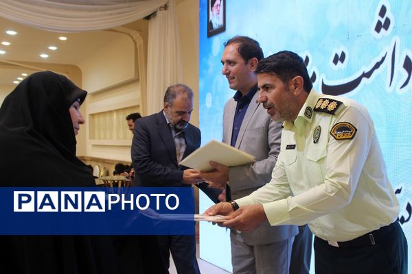 برگزاری مراسم گرامیداشت مقام معلم در بهارستان‌دو