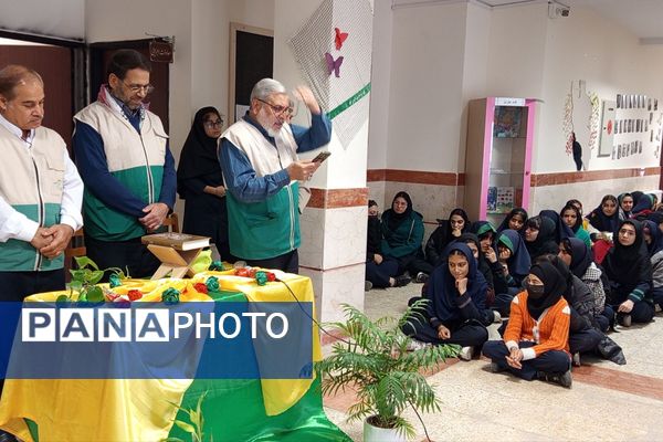 جشن روز مادر و ولادت حضرت زهرا(س) در دبیرستان کریمی شیرازی‌ها با حال‌وهوای چهارشنبه‌های امام‌رضایی