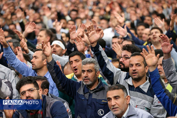 دیدار هزاران نفر از کارگران سراسر کشور با رهبر انقلاب