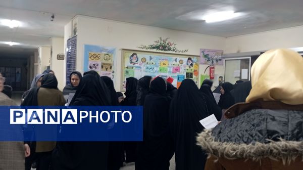 برگزاری جلسه اولیا و مربیان در مدرسه نمونه اندیشه شهرستان کاشمر