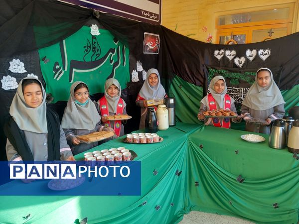 برپایی ایستگاه صلواتی در دبستان شهدای راه آهن ناحیه هفت