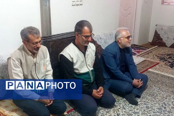 دیدار فرماندار فیروزکوه با خانواده‌های شهدا