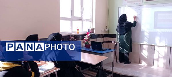 دومین جلسه هدایت تحصیلی پایه نهم در دبیرستان مادرمهربان خلیل آباد