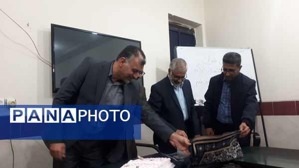 رونمایی از کتاب اولین گام مهمترین قدم در ابرکوه