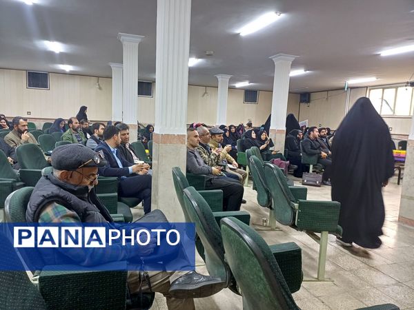 کارگاه آموزشی مربیان تشکل پیشتازان سازمان دانش‌آموزی ناحیه 2 کرج و شهرستان فردیس